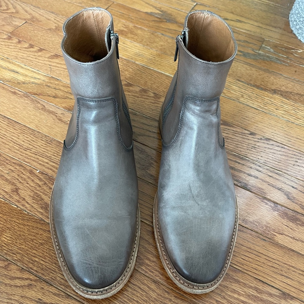 The Frye Co. Paul Inside Zip size 9 in Stone.